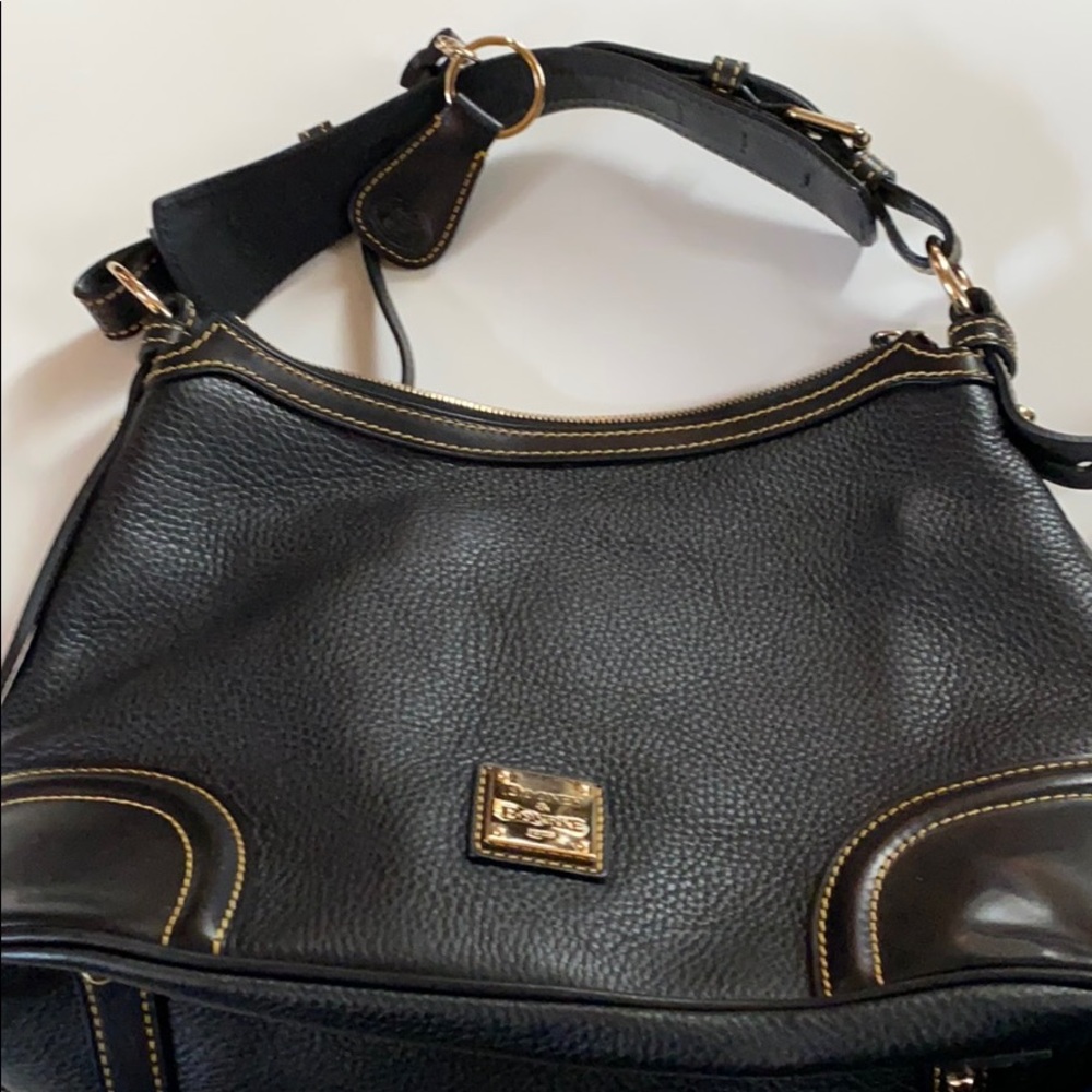 Dooney & Bourke leather grain shoulder bag